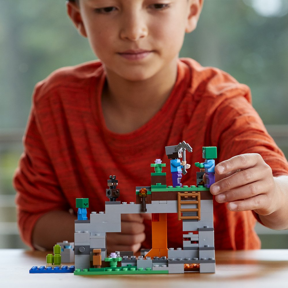 Minecraft the Zombie Cave 21141 Building Kit (253 Piece) gold (253pieces)