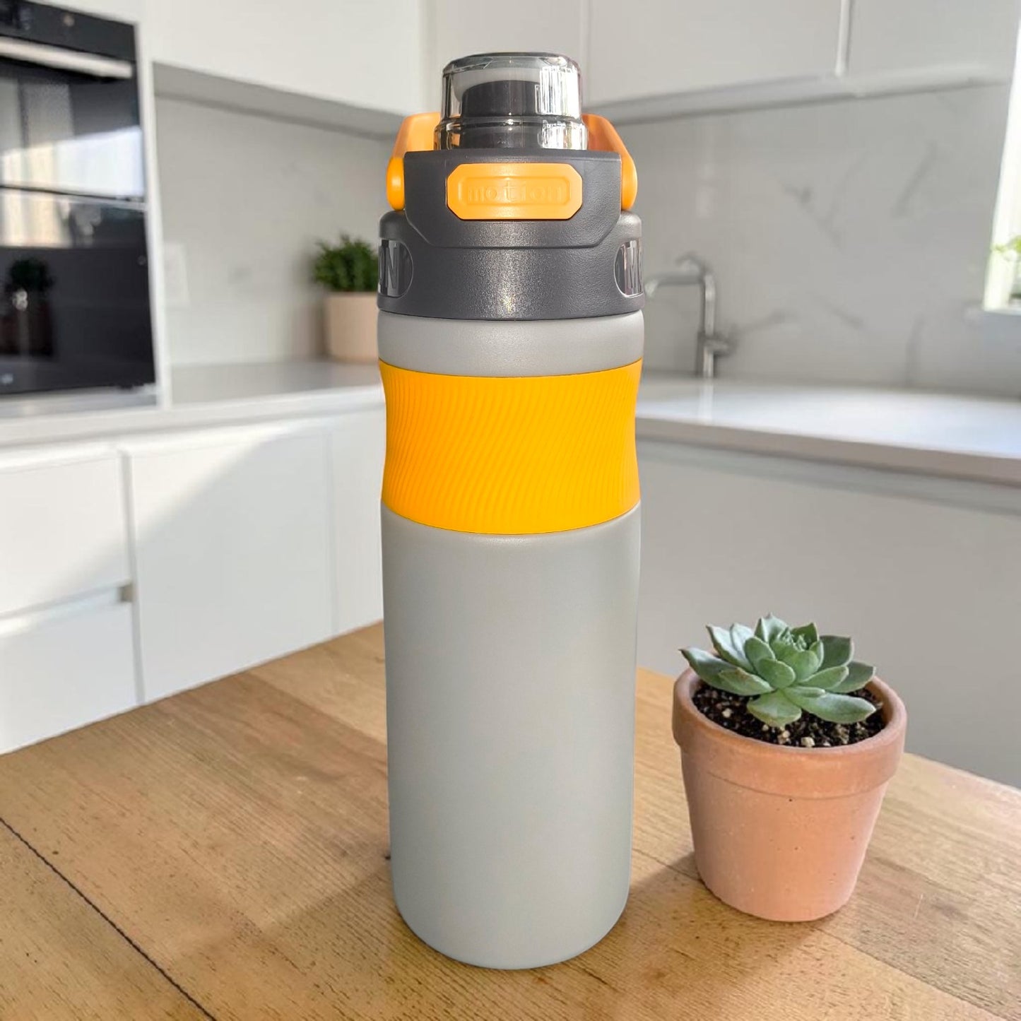 Minimalist Grey Insulated Coffee Tumbler – Leakproof Travel Mug with Flip Lock Lid