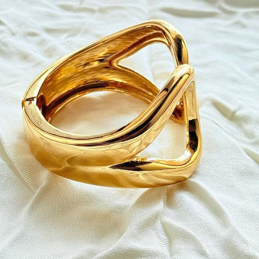 Bold Gold Plated Designer Bracelet for Women & Girls (Gold)