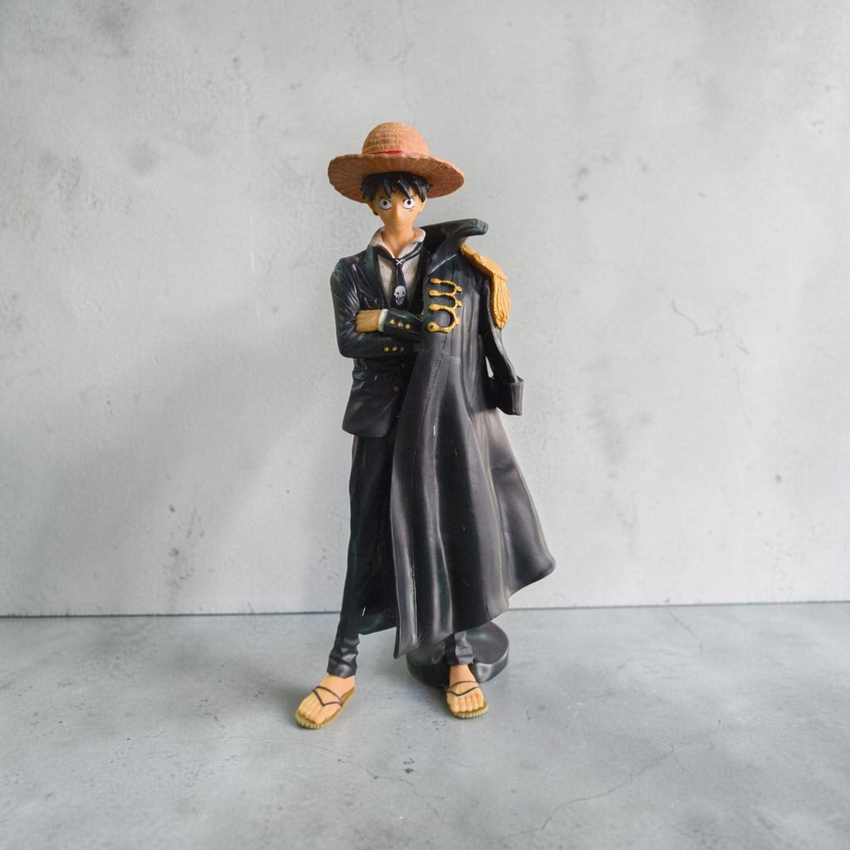 Pirate Captain Anime Action Figure – Black Coat Edition (24 CM)