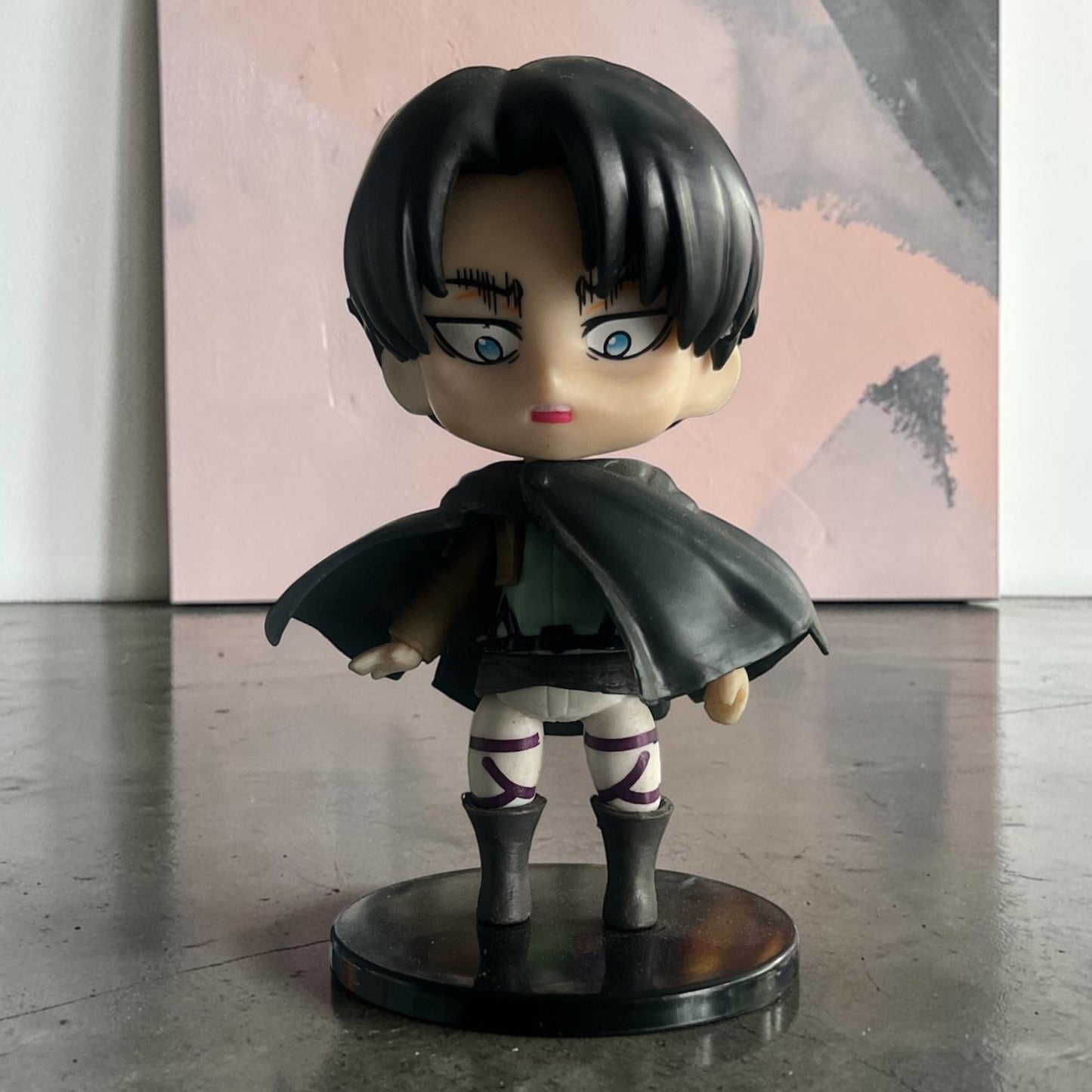 Levi Ackerman Chibi Figure – Attack on Titan Mini Anime Collectible PVC Action Toy for Desk & Shelf Decor