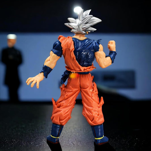 Goku Silver Hair Action Figure – 15cm Anime Collectible