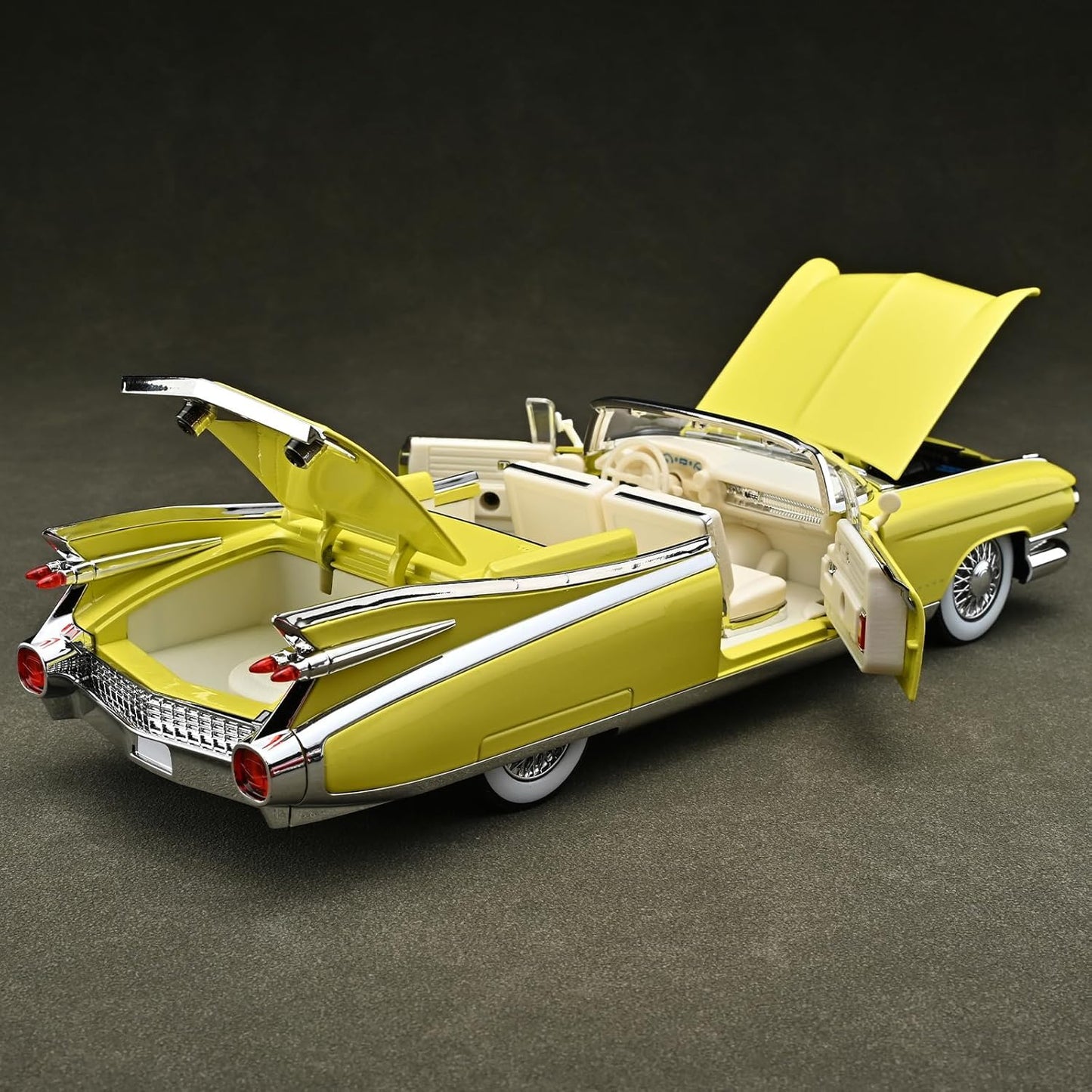 1:24 Scale Yellow Classic Convertible Die-Cast Model Car | Opening Doors, Hood & Trunk | Premium Collectible Vintage Car