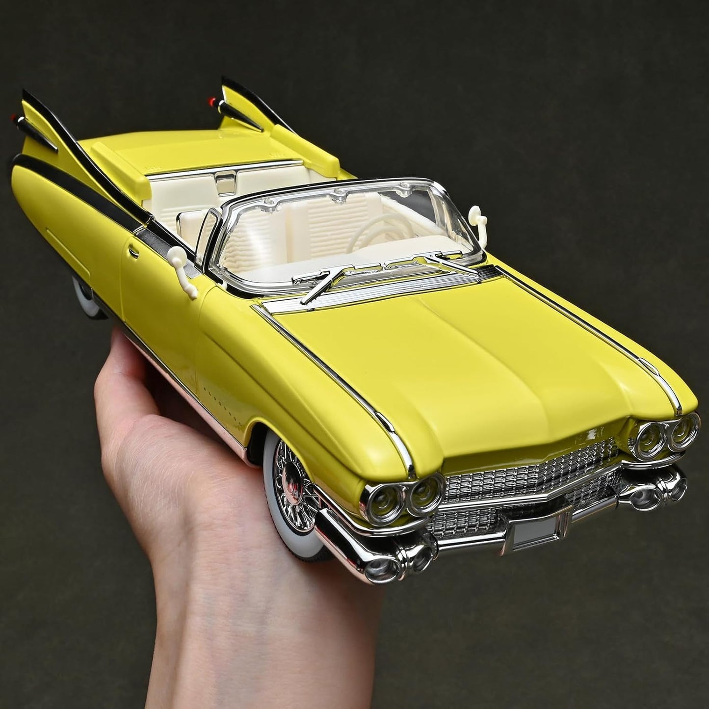 1:24 Scale Yellow Classic Convertible Die-Cast Model Car | Opening Doors, Hood & Trunk | Premium Collectible Vintage Car