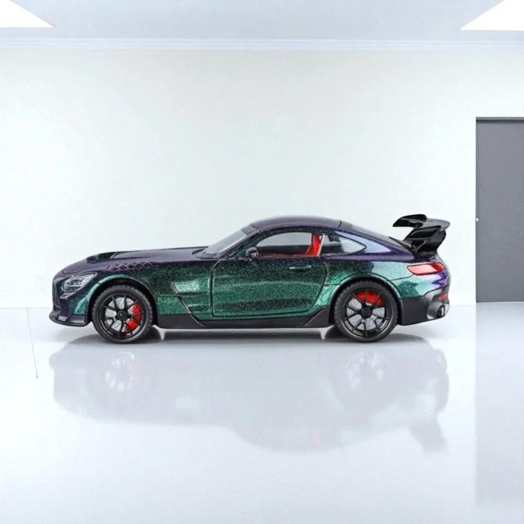 Mercedez AMZ Die cast 1:24 (Metallic Green)