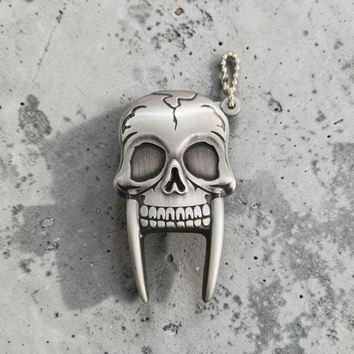 Skull Fang Metal Lighter – Refillable Collectible (Silver)
