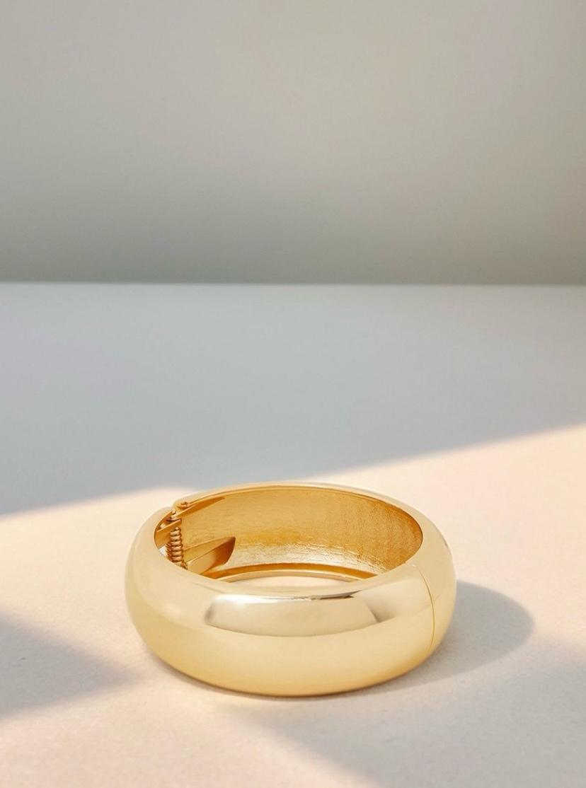 Women Handcrafted Bangle-Style Bracelet (Gold)