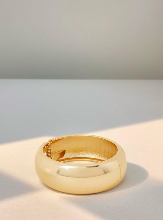 Women Handcrafted Bangle-Style Bracelet (Gold)